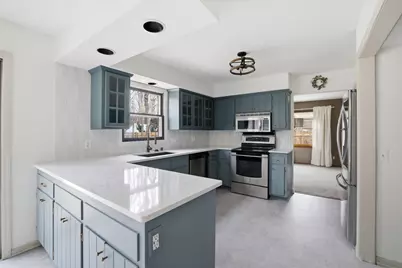 4615 S Camrose Ave, New Berlin, WI 53151 - Photo 9