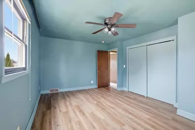 4615 S Camrose Ave, New Berlin, WI 53151 - Photo 19