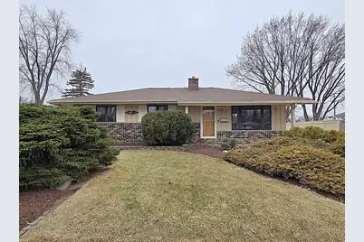 W147N8355  Manchester Dr, Menomonee Falls, WI 53051 - Photo 1