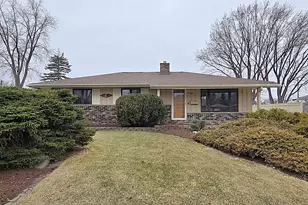 W147N8355 Manchester Dr, Menomonee Falls, WI 53051 - Photo 1