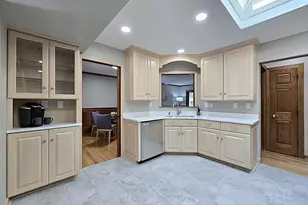 W147N8355 Manchester Dr, Menomonee Falls, WI 53051 - Photo 3