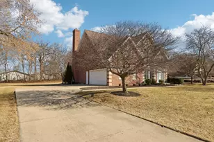 9405 41st Ave, Pleasant Prairie, WI 53158 - Photo 3