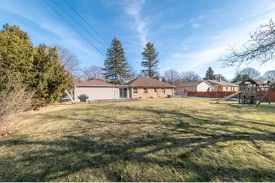 3247 N Knoll Blvd, Wauwatosa, WI 53222 - Photo 21