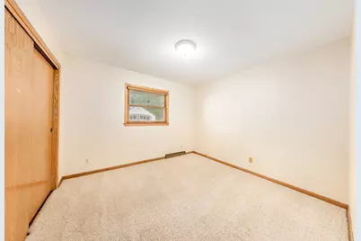 4212 N 95th St, Wauwatosa, WI 53222 - Photo 15