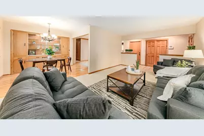 4212 N 95th St, Wauwatosa, WI 53222 - Photo 5