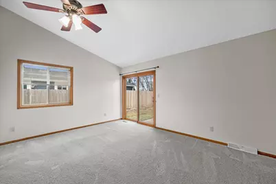 1909  Patricia Ln, Waukesha, WI 53188 - Photo 9