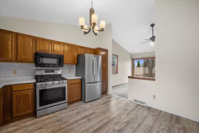 1909  Patricia Ln, Waukesha, WI 53188 - Photo 3