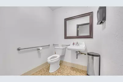 931 N 8th St, Sheboygan, WI 53081 - Photo 9