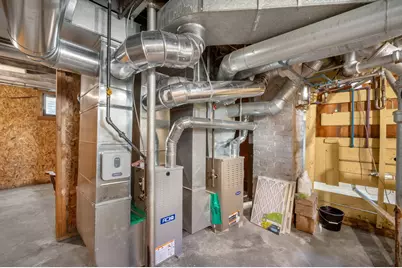 1047 W Washington St, West Bend, WI 53095 - Photo 17