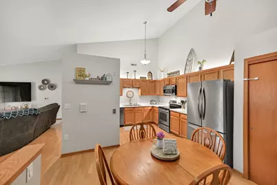 9332 W Loomis Rd #6, Franklin, WI 53132 - Photo 11