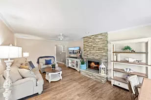 987 Lake Country Ct, Oconomowoc, WI 53066 - Photo 5