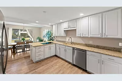 987  Lake Country Ct, Oconomowoc, WI 53066 - Photo 11