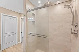 987 Lake Country Ct, Oconomowoc, WI 53066 - Photo 15