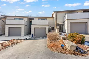 987 Lake Country Ct, Oconomowoc, WI 53066 - Photo 1