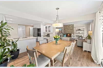 987  Lake Country Ct, Oconomowoc, WI 53066 - Photo 9