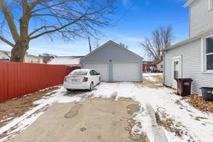 1809 Madison St, Manitowoc, WI 54220 - Photo 21