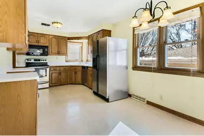 236 N 115th St, Wauwatosa, WI 53226 - Photo 5