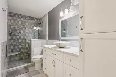 1919 N Summit Ave #1D, Milwaukee, WI 53202 - Photo 9