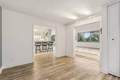 1919 N Summit Ave #1D, Milwaukee, WI 53202 - Photo 17