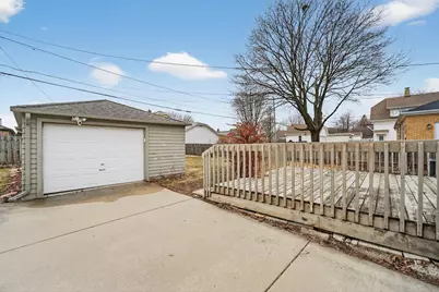 2911  Webster St, Racine, WI 53403 - Photo 21