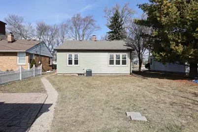10907  Glenway Ct, Wauwatosa, WI 53222 - Photo 7