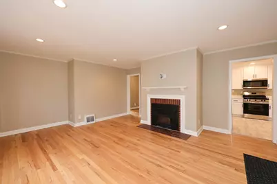 10907  Glenway Ct, Wauwatosa, WI 53222 - Photo 9