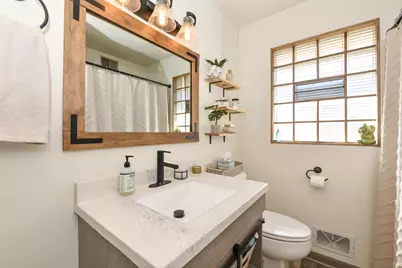 6421 W Allerton Ave, Greenfield, WI 53220 - Photo 23