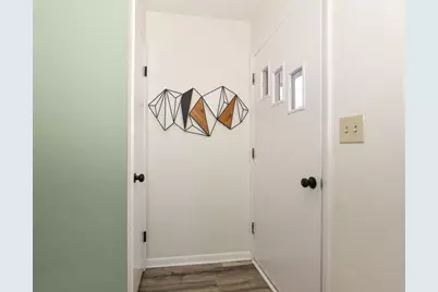 6421 W Allerton Ave, Greenfield, WI 53220 - Photo 9