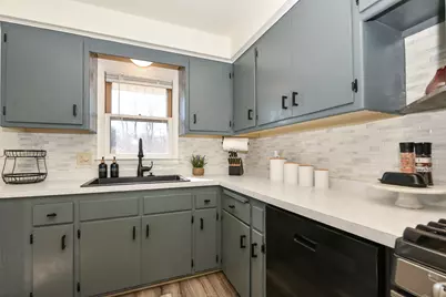 6421 W Allerton Ave, Greenfield, WI 53220 - Photo 15