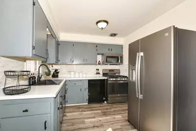 6421 W Allerton Ave, Greenfield, WI 53220 - Photo 3