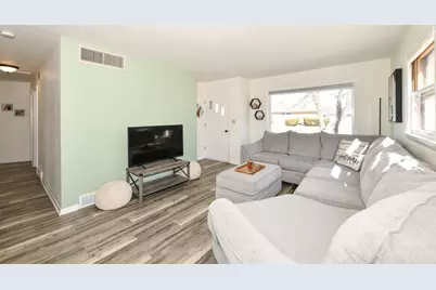 6421 W Allerton Ave, Greenfield, WI 53220 - Photo 11