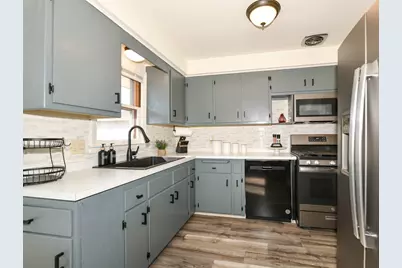 6421 W Allerton Ave, Greenfield, WI 53220 - Photo 13