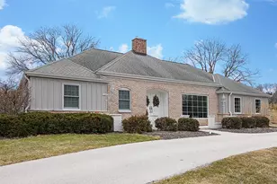 2135 Michelle Dr, Brookfield, WI 53045 - Photo 3