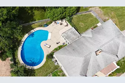 2135  Michelle Dr, Brookfield, WI 53045 - Photo 5