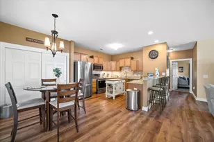 8526 S Bedford Way, Oak Creek, WI 53154 - Photo 5