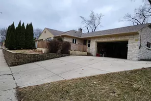 3015 S 35th St, Milwaukee, WI 53215 - Photo 5