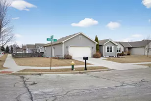 9518 Jasmine Ct, Sturtevant, WI 53177 - Photo 5