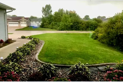 2307 S 21st St, Manitowoc, WI 54220 - Photo 3