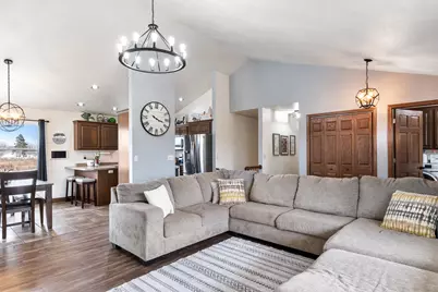 2307 S 21st St, Manitowoc, WI 54220 - Photo 7