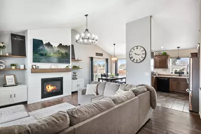 2307 S 21st St, Manitowoc, WI 54220 - Photo 5