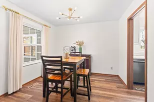 650 Dundee Ln, Hartland, WI 53029 - Photo 5