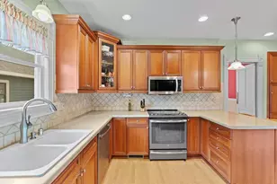 8100 W Chestnut St, Wauwatosa, WI 53213 - Photo 9