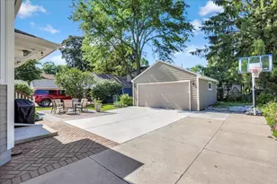 8100 W Chestnut St, Wauwatosa, WI 53213 - Photo 39