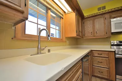 12700  Dunwoody Dr, Elm Grove, WI 53122 - Photo 9