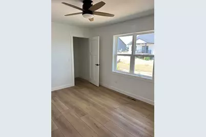 1361  Annapolis Dr, Holmen, WI 54636 - Photo 11