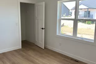 1361 Annapolis Dr, Holmen, WI 54636 - Photo 11