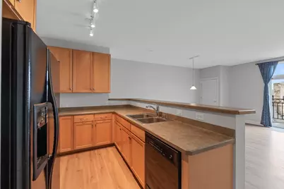 1920 N Farwell Ave #403, Milwaukee, WI 53202 - Photo 3