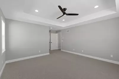 W192N5437  Red Crown Ln, Menomonee Falls, WI 53051 - Photo 7