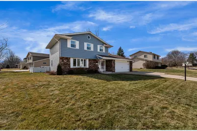 3560 S Loretta Ln, New Berlin, WI 53151 - Photo 29