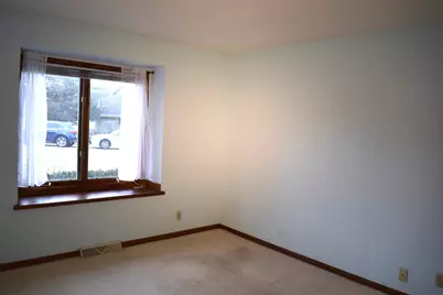 N22 W24122  Cloister Cir #5 E, Pewaukee, WI 53072 - Photo 19